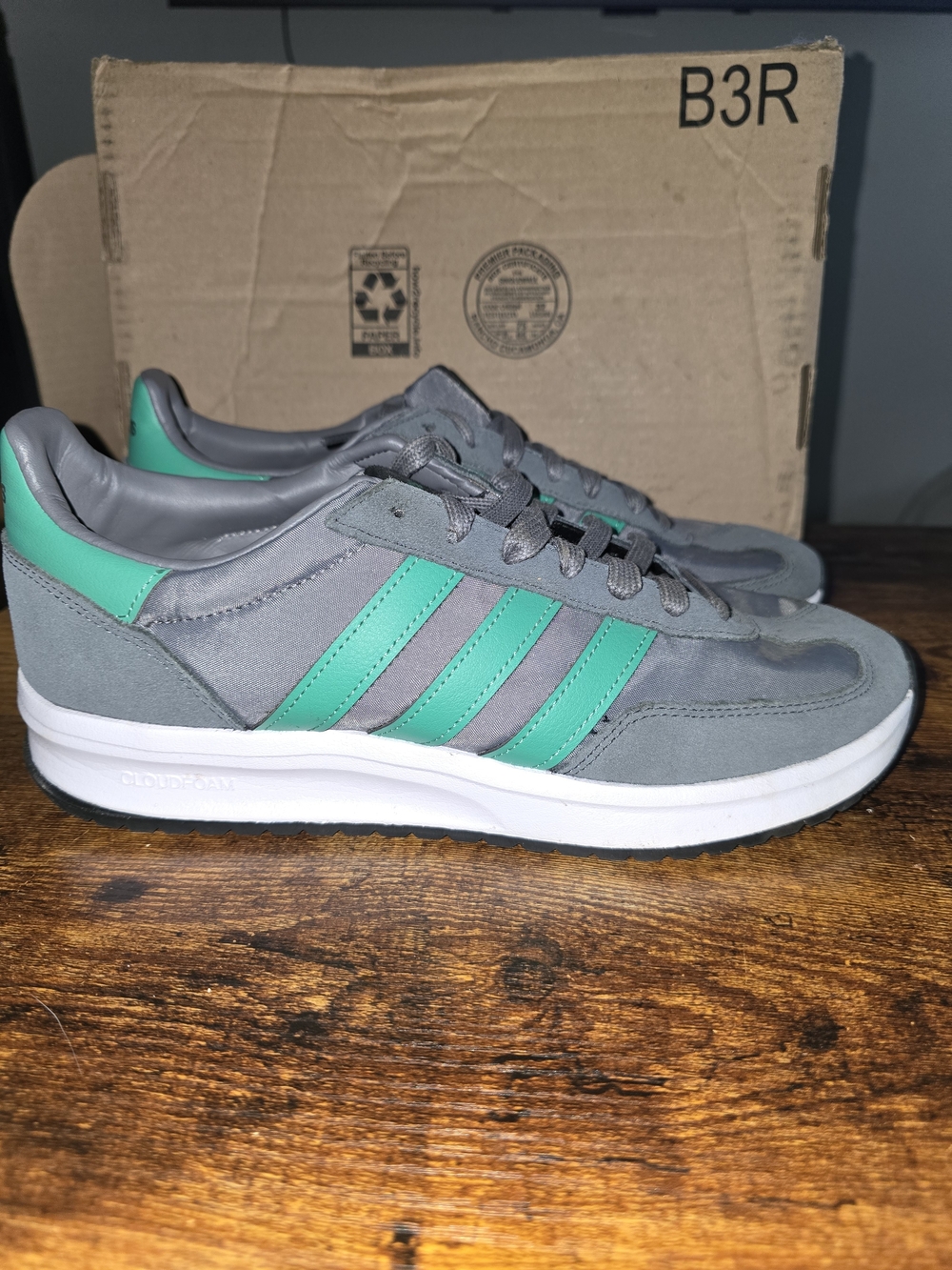 💚 Adidas Cloudfoam Gray & Green Sneakers Men’s 9.5 With Box